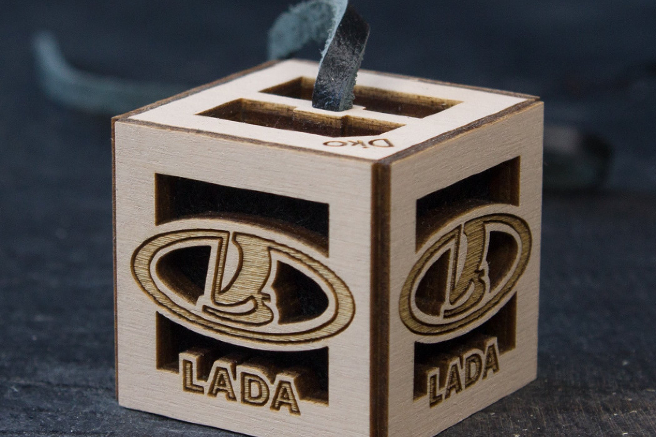 Ароматизатор для автомобиля Lada (ВАЗ) Ароматизатор для автомобиля Lada (ВАЗ)