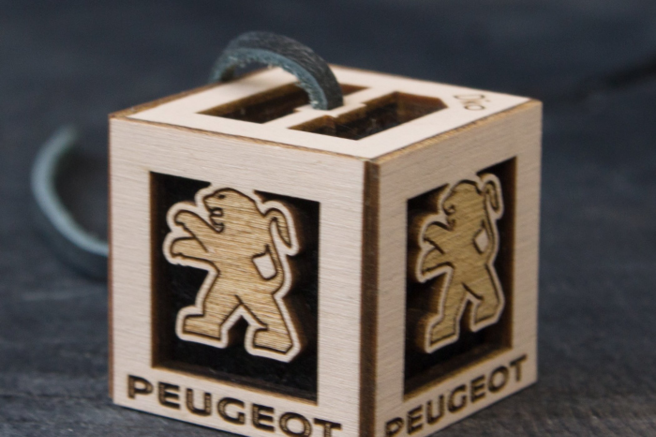 Ароматизатор для автомобиля Peugeot Ароматизатор для автомобиля Peugeot